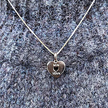 Bilde nummer 3 av Pan Jewelry, Smykke i forgylt 925 sølv med zirkonia med teksten MIN VENN