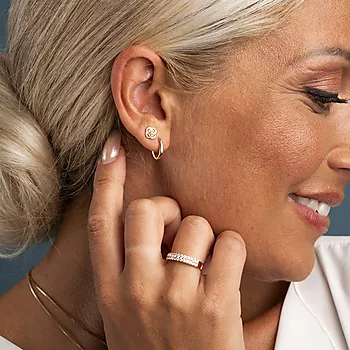 Bilde nummer 2 av Pan Jewelry, Øredobber i 585 gult gull med zirkonia og knute