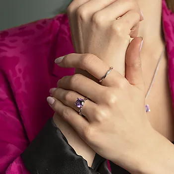 Bilde nummer 2 av Pan Jewelry Drops, Ring i 585 hvitt gull med syntetisk Alexandritt