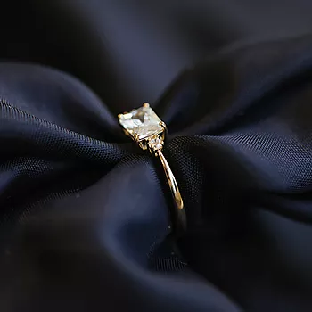 Bilde nummer 2 av Pan Jewelry, Ring i 585 gult gull med glassten og zirkonia