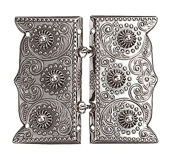 Beltespenne i 830 oksidert sølv med kruser