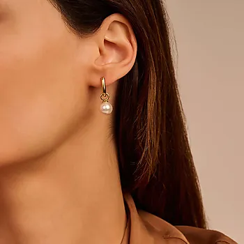 Bilde nummer 2 av Øreringer i 925 forgylt sølv med perle