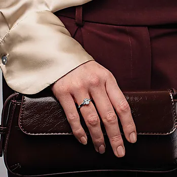 Bilde nummer 2 av Duchess LAB diamantring i 585 hvitt gull 1,55 ct