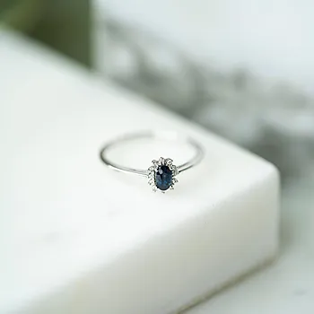 Bilde nummer 3 av Gold Collection, Ring i 585 hvitt gull med diamanter 0,04 ct og safir