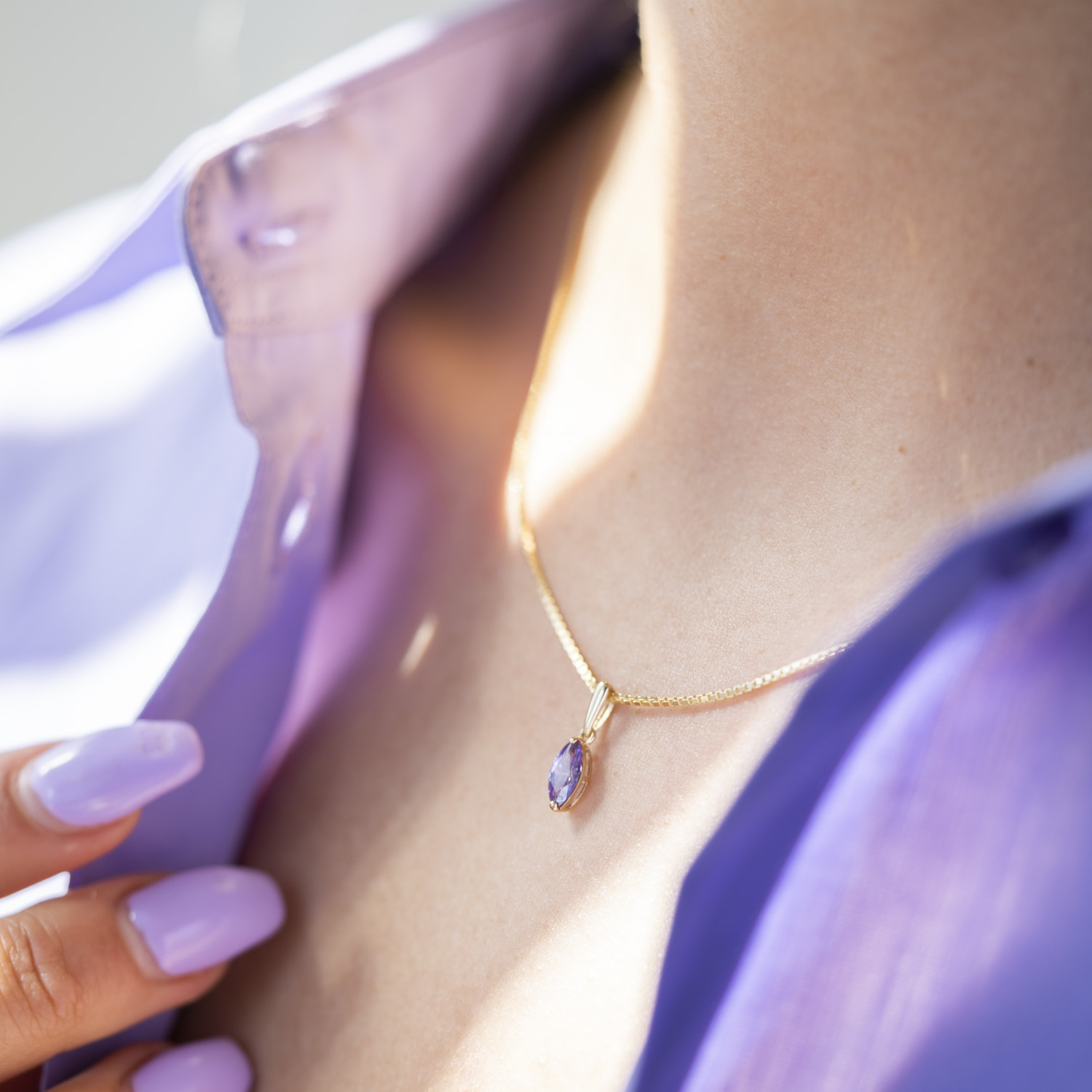 Bilde nummer 2 av Pan Jewelry, Anheng i 585 gult gull med lilla zirkonia