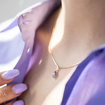 Bilde nummer 2 av Pan Jewelry, Anheng i 585 gult gull med lilla zirkonia