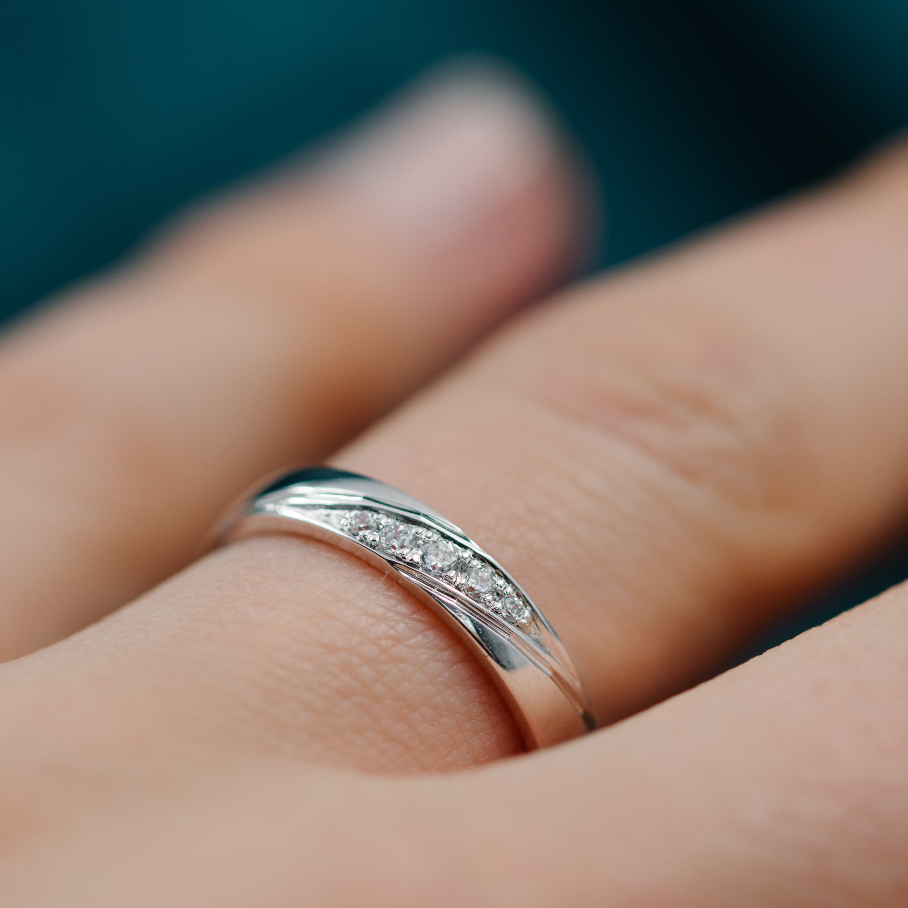 Bilde nummer 2 av Giftering i 585 hvitt gull med diamanter 0,09 ct | 3,5 mm bredde