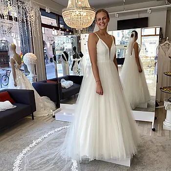 En gang til brudekjole, Rosa Clara