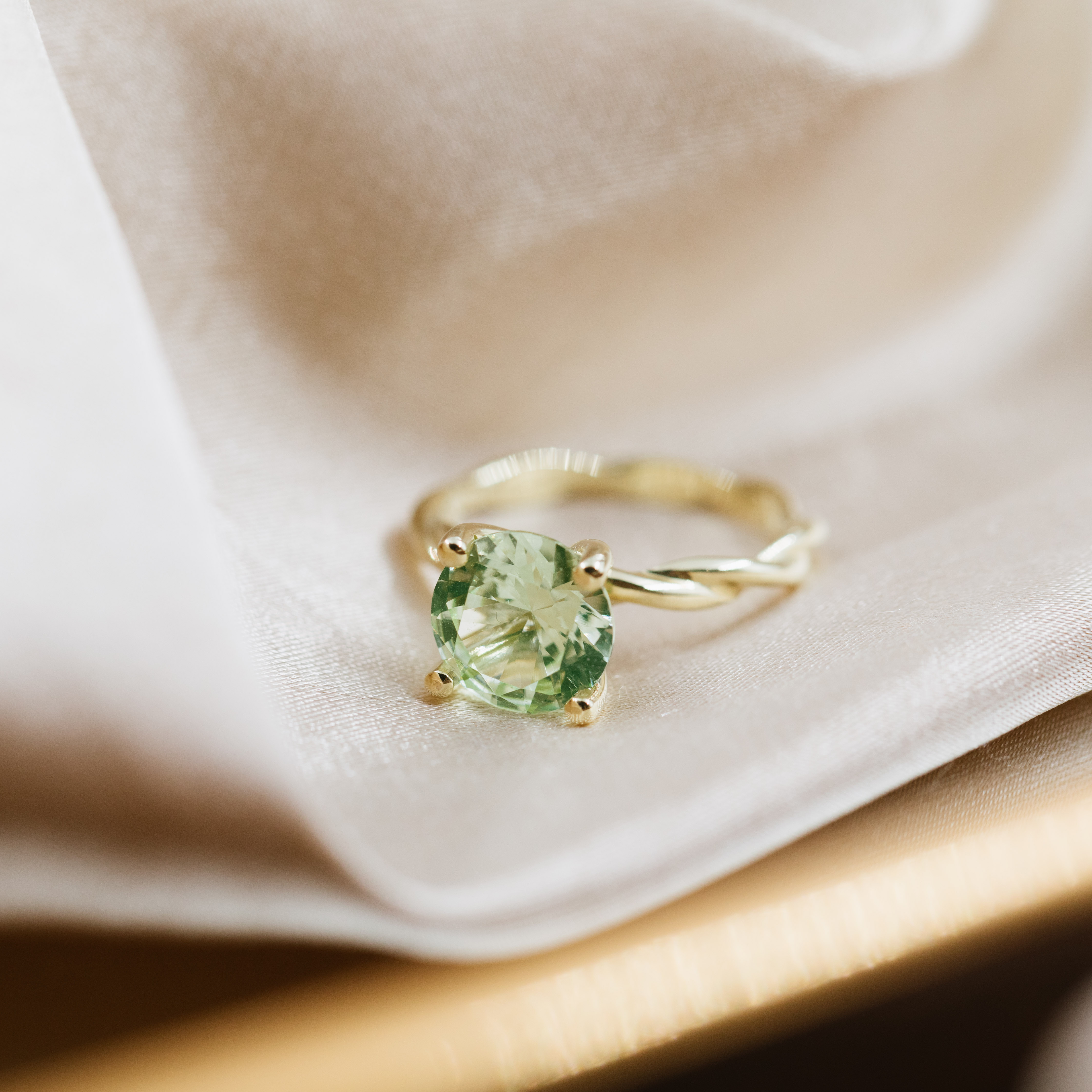 Bilde nummer 3 av Pan Jewelry Drops, Ring i 585 gult gull med syntetisk Krysolitt