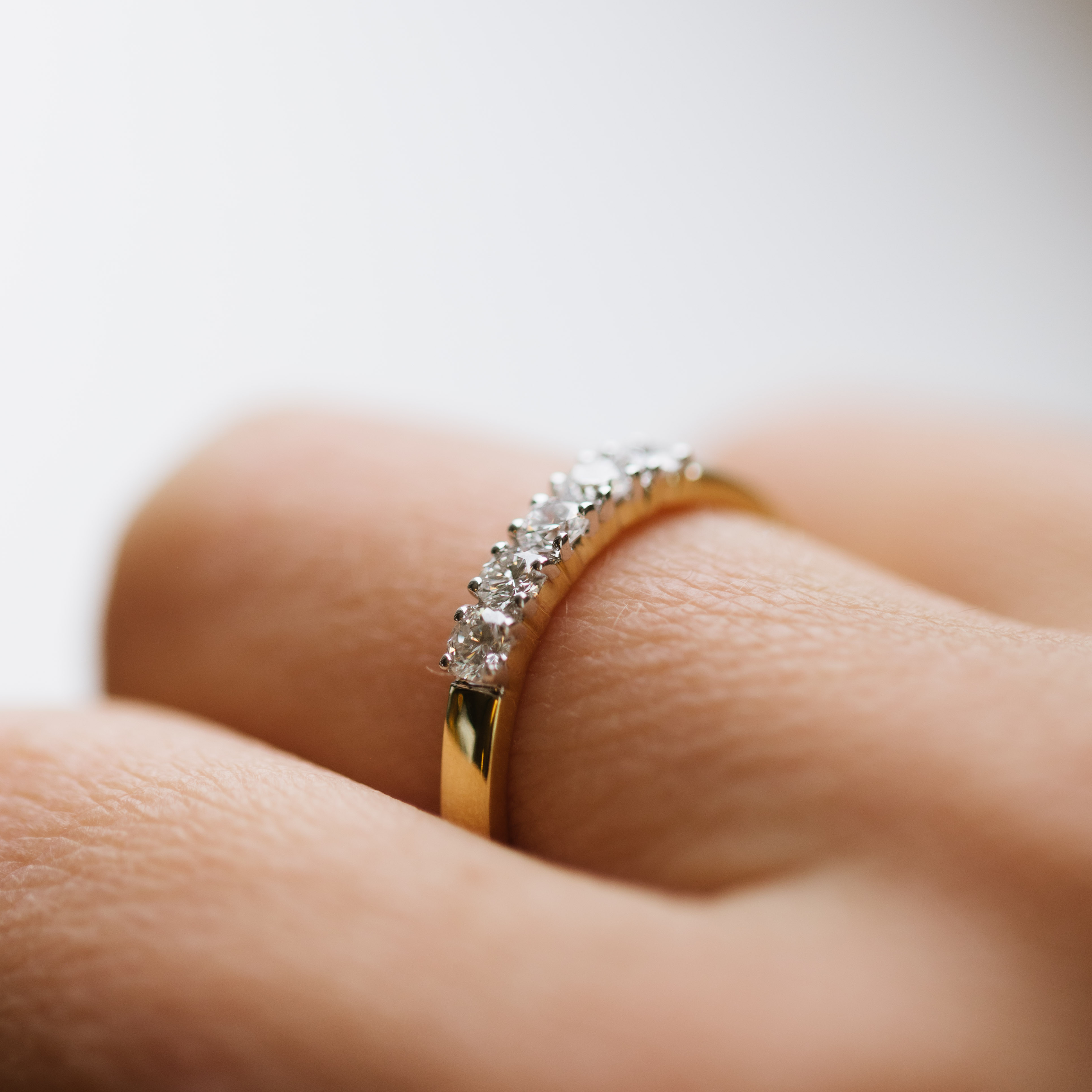 Bilde nummer 3 av Pan Jewelry, Angelica alliansering i 585 gult gull med diamanter 0,35 ct WSI