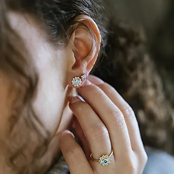 Bilde nummer 2 av Pan Jewelry, Øredobber i 585 gult gull med diamanter 0,08 ct og akvamarin stener