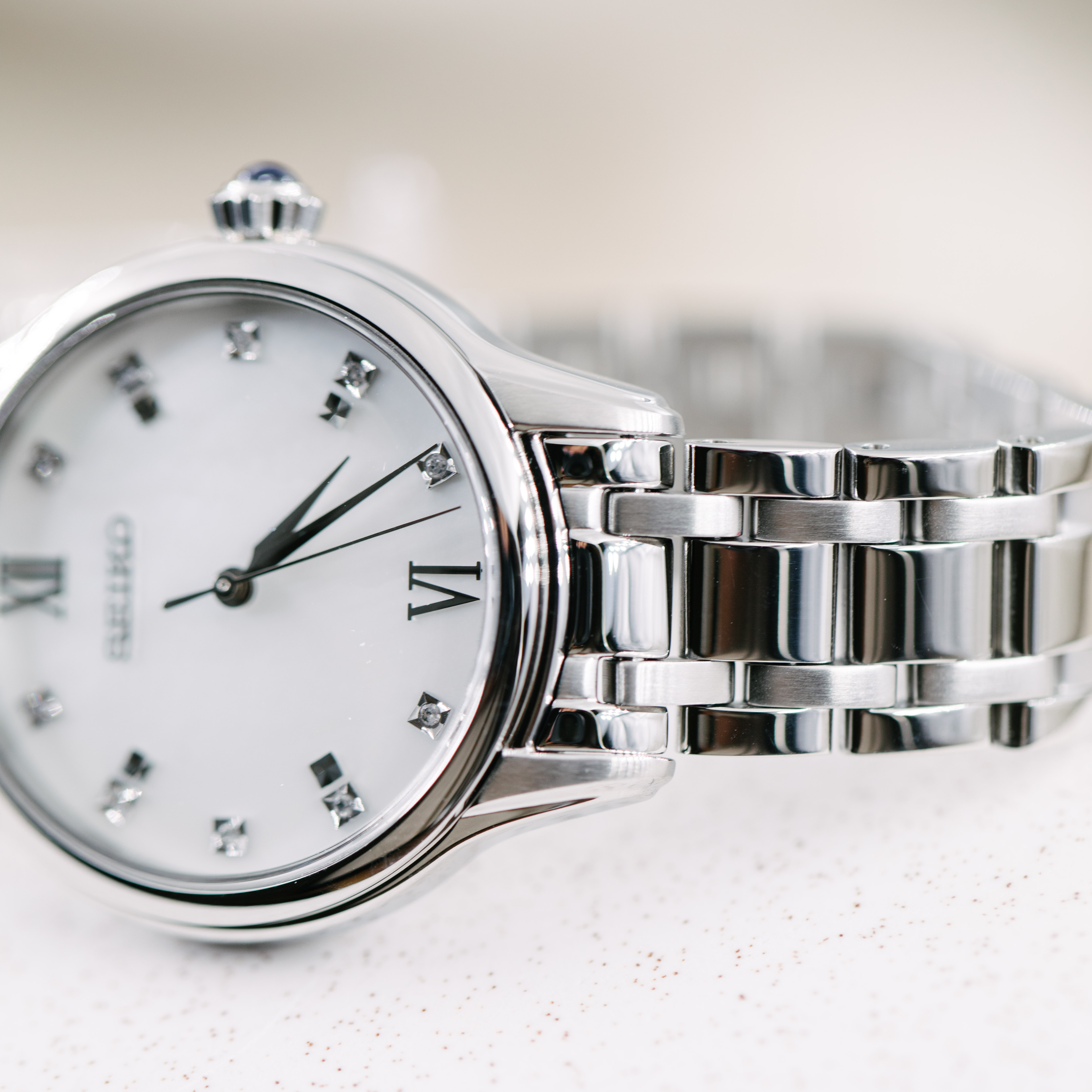 Bilde nummer 3 av Seiko, Basic dameklokke med stållenke og diamanter