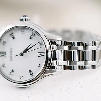 Bilde nummer 3 av Seiko, Basic dameklokke med stållenke og diamanter