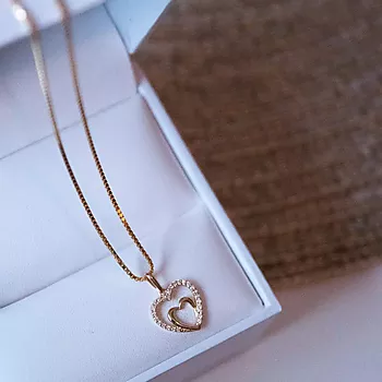 Bilde nummer 2 av Pan Jewelry, Anheng i 585 gult gull med hjerte og zirkonia