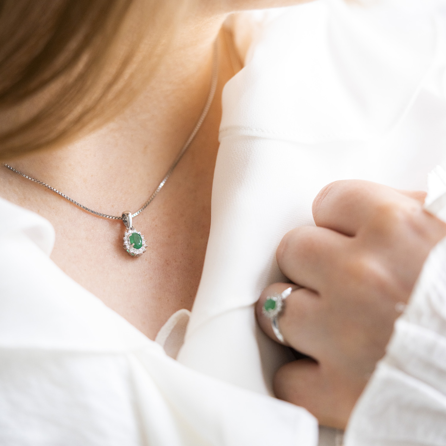 Bilde nummer 2 av Gold Collection, Anheng i 585 hvitt gull med diamanter 0,14 ct og smaragd