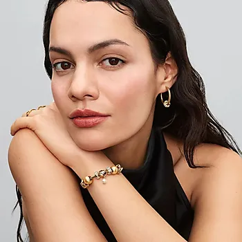 Bilde nummer 2 av Pandora Moments, Charms i 925 forgylt sølv med evighetsknute