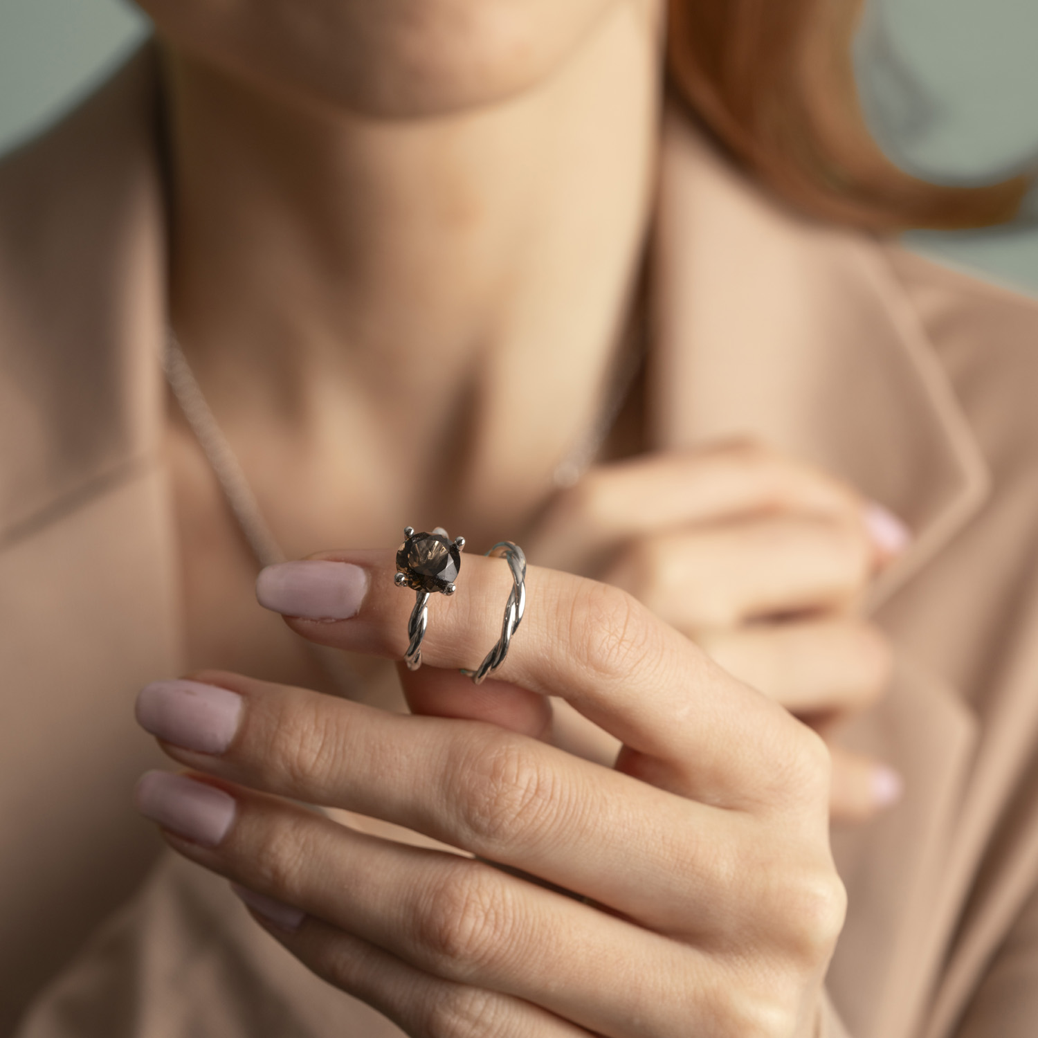 Bilde nummer 2 av Pan Jewelry Drops, Ring i 585 hvitt gull med Røykkvarts