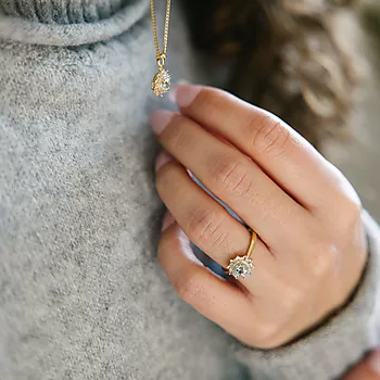 Bilde nummer 3 av Pan Jewelry, Ring i 585 gult gull med diamanter 0,07 ct og akvamarin stener