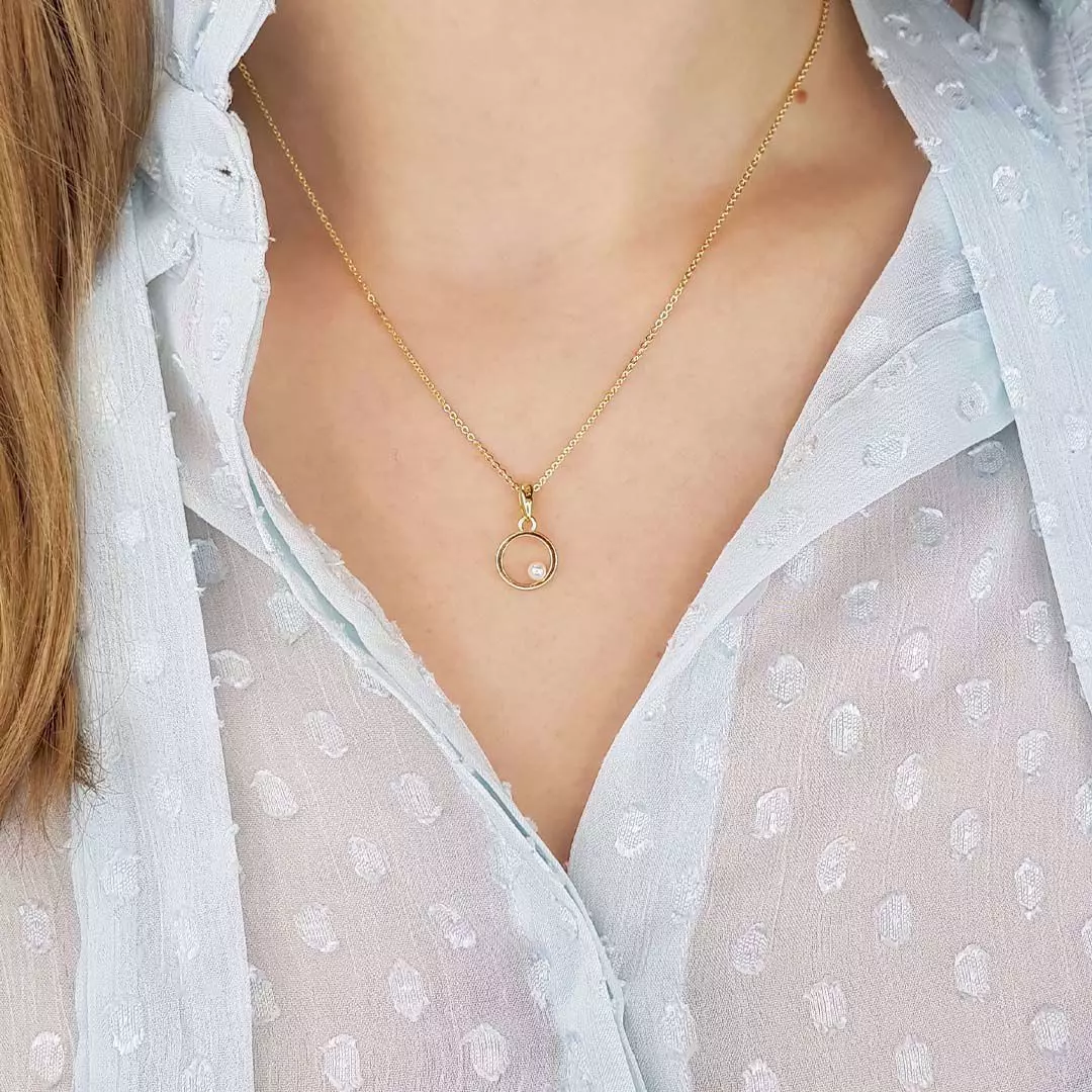 Bilde nummer 2 av Pan Jewelry, Smykke i forgylt 925 sølv med ferskvannsperle