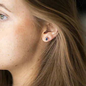 Bilde nummer 2 av Gold Collection, Øredobber i 585 hvitt gull med diamanter 0,08 ct og safir