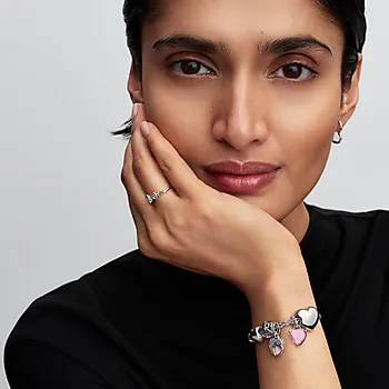 Bilde nummer 2 av Charms i 925 sølv med "I love you mom"