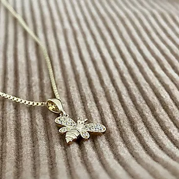 Bilde nummer 3 av Pan Jewelry, Anheng i 585 gult gull med zirkonia og bie
