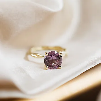 Bilde nummer 3 av Pan Jewelry Drops, Ring i 585 gult gull med syntetisk Alexandritt