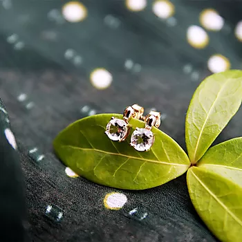 Bilde nummer 4 av Pan Jewelry, Øredobber i 585 gult gull med grønn ametyst stener