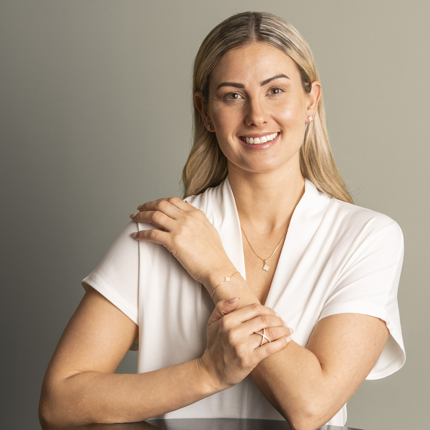Bilde nummer 3 av Pan Jewelry, Kløver armbånd i forgylt 925 sølv med hvit zirkonia