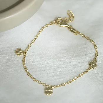 Bilde nummer 3 av Prins & Prinsesse, Armbånd til barn i forgylt 925 sølv med firkløver