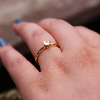 Bilde nummer 3 av Pan Jewelry, Ring i forgylt sølv med blank zirkonia