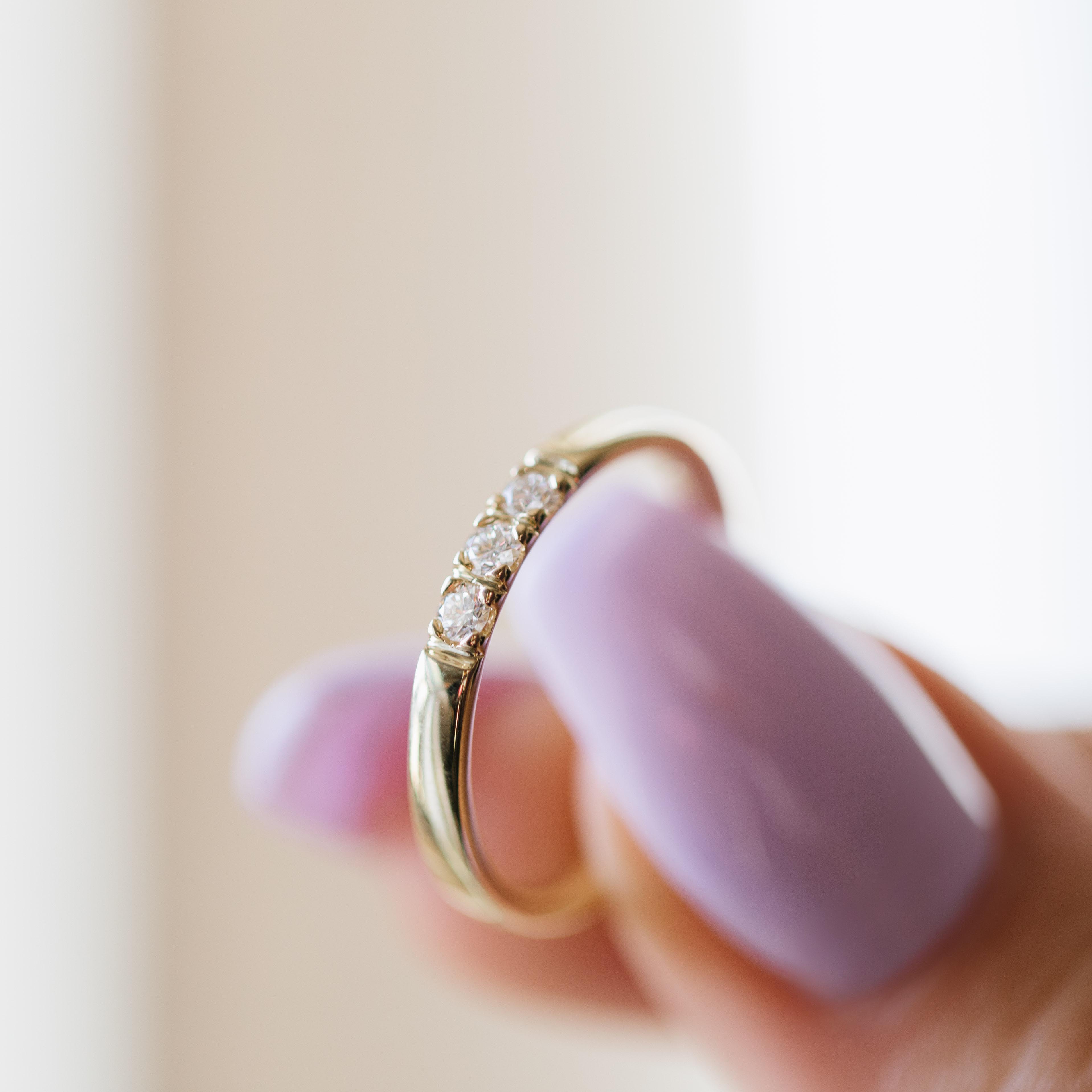 Bilde nummer 2 av Pan Jewelry, Lady alliansering i 585 gult gull med diamant 0,09 ct TWSI