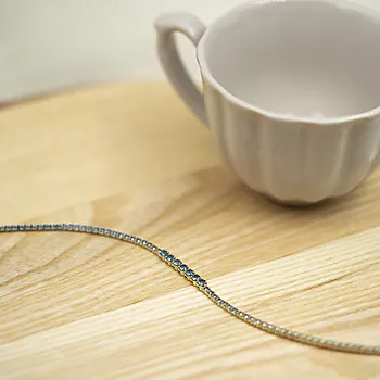 Bilde nummer 3 av Pan Jewelry, Armbånd i forgylt 925 sølv med mørkblå zirkonia