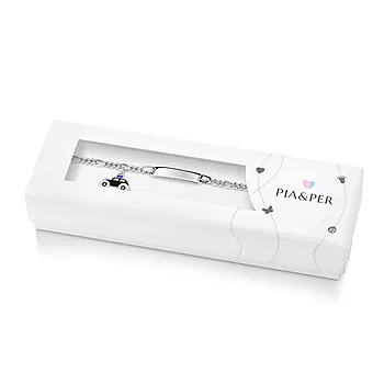 Bilde nummer 3 av Pia&Per, Armbånd i 925 sølv med graveringsplate og politibil charms i sort emalje
