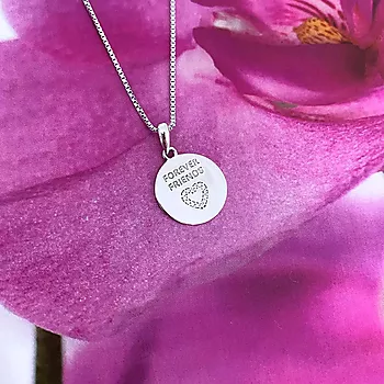 Bilde nummer 3 av Pan Jewelry, Smykke i 925 sølv med hvite zirkonia og teksten "FOREVER FRIENDS"