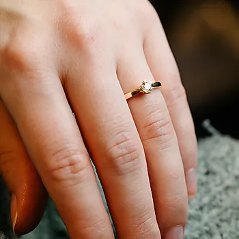 Bilde nummer 4 av Olivia diamantring i 585 gult gull 0,30 ct