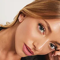 Bilde nummer 2 av Vida diamantøredobber i 585 gult gull 0,60 ct