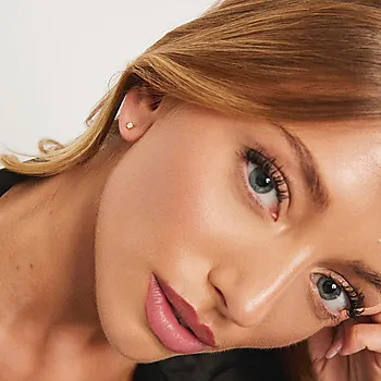 Bilde nummer 2 av Vida diamantøredobber i 585 gult gull 0,60 ct