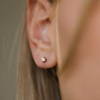 Bilde nummer 2 av Pan Jewelry, Ingrid enstensøredobber i 585 gult gull 0,20 ct