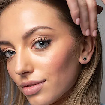 Bilde nummer 2 av Kløver øredobber i 925 sølv med sort agat