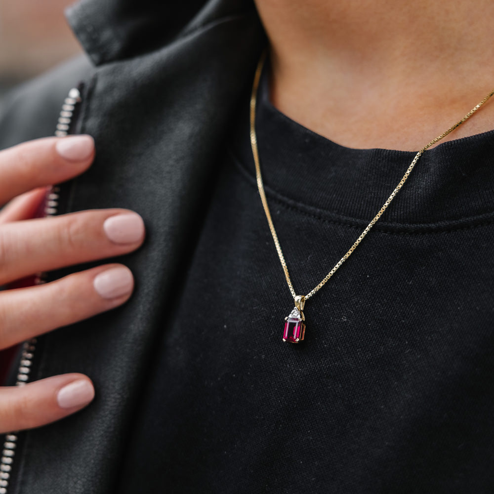 Bilde nummer 2 av Michelle smykke i 585 gult gull med diamant 0,06 ct og rhodolitt