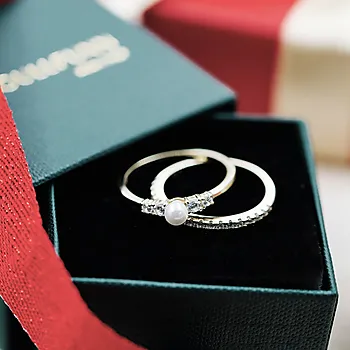 Bilde nummer 4 av 2-i-1 Modena ring i 925 sølv med zirkonia og perle