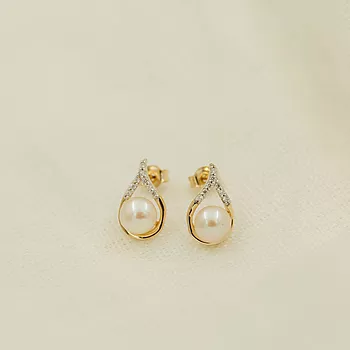 Bilde nummer 2 av Pan Jewelry, Øredobber i 585 gult gull med ferskvannsperler og zirkonia