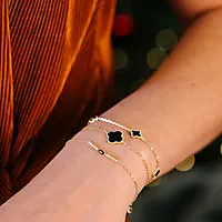 Bilde nummer 2 av Kløver armbånd i 925 sølv med syntetisk sort agat