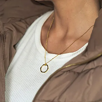 Bilde nummer 3 av Pan Jewelry, Dubai Dream smykke i forgylt 925 sølv med sirkel