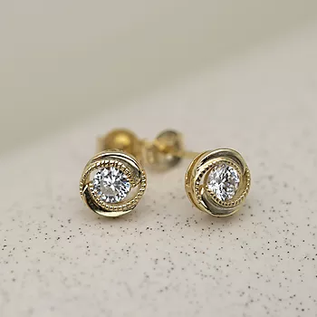 Bilde nummer 3 av Pan Jewelry, Øredobber i forgylt 925 sølv med hvit zirkonia