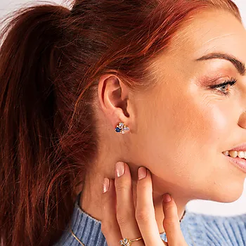 Bilde nummer 2 av Pan Jewelry, Øredobber i forgylt 925 sølv med blå zirkonia