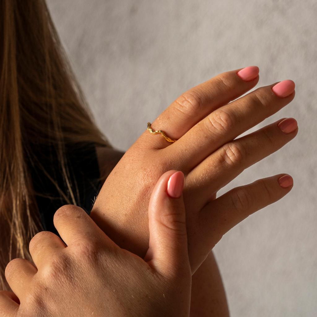Bilde nummer 2 av Shapes by Gulldia, Ocean ring i forgylt 925 sølv