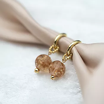 Bilde nummer 2 av Pan Jewelry, Anheng i 925 forgylt sølv med brun glasskule