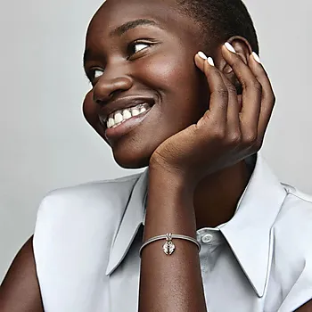 Bilde nummer 3 av Pandora Moments, Charms i 925  sølv med delbar mor/datter